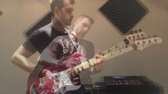 Line 6 Helix LT: Distorted Bass Sounds смотреть онлайн