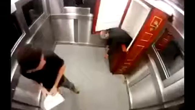 КРУЧЕ НЕКУДА - УЖАСНЫЙ РОЗЫГРЫШ В ЛИФТЕ смотреть онлайн