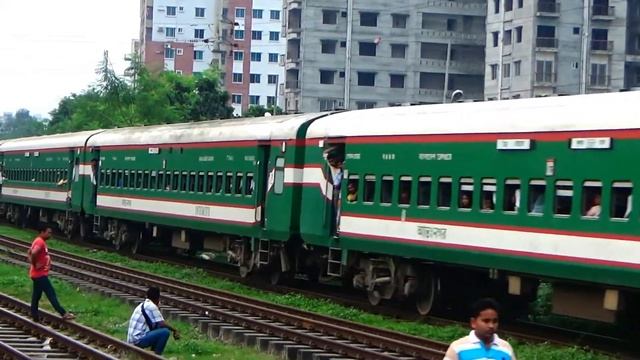 Chitra Express Train of Bangladesh Railway Entering Airport Station Dhaka смотреть онлайн