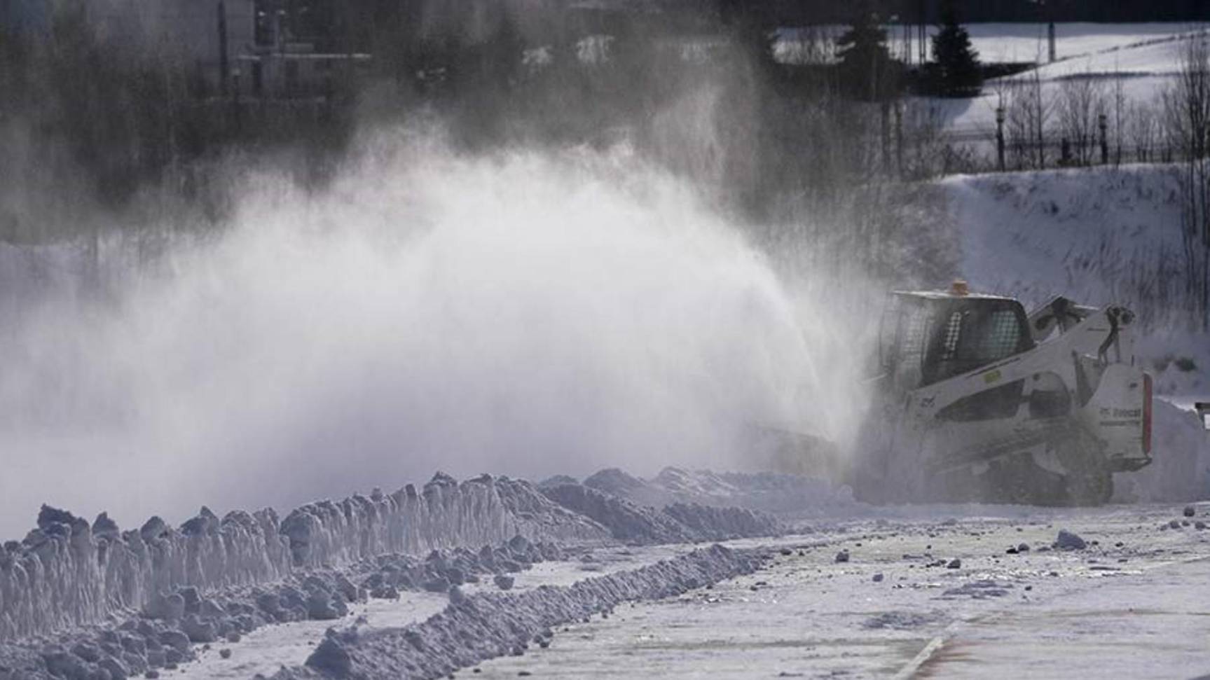 Мощная метель на Сахалине разнесла транспорт смотреть онлайн