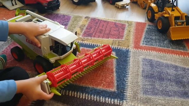 Bruder Claas Lexion 480 Biçerdöverini Oynuyoruz...