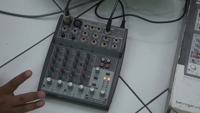 SOLD Mixer Behringer 802 смотреть онлайн