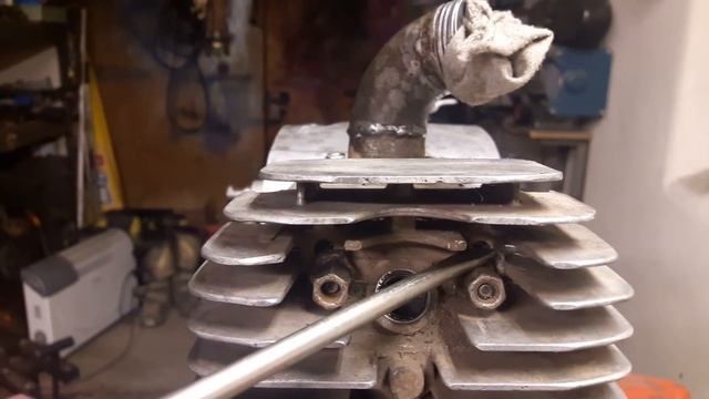 V dílně s Pavlem #5 - Soustružení, rozhození motoru, barva rámu смотреть онлайн