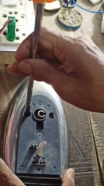 dry iron switch repair #repair #viralvideo #electrichospital смотреть онлайн