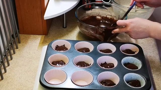 No eggs, no milk, Super Moist Marble Cupcakes | Vanilla Chocolate Swirl muffins смотреть онлайн