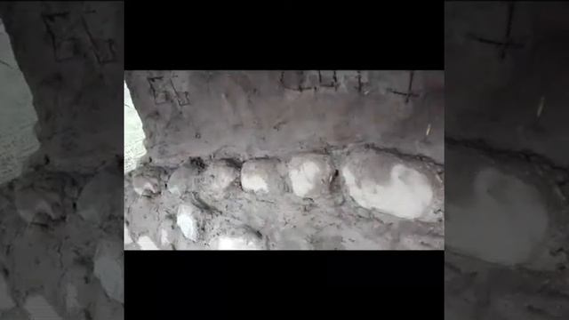 Forno Per La Cottura Della Ceramica In Terra, Sabbia E Paglia