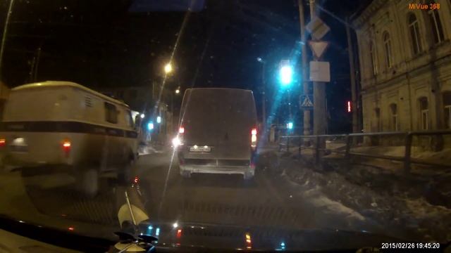 ДПС и Полицейский УАЗ не поделили перекресток смотреть онлайн