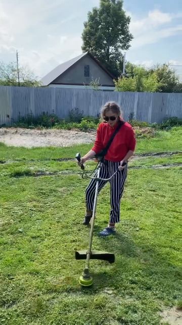 КАК КОСИТЬ ТРАВУ #триммер #косилка #газон #село