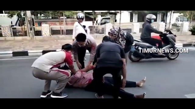 Security Bank BI Jadi Korban Tabrak Lari, 1 Polisi Nyaris Diseruduk Pelaku смотреть онлайн