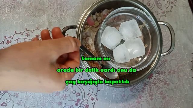 GÜLÜVER - EVDE DOĞAL GERÇEK GÜL SUYU NASIL YAPILIR - Çok İyi Gül Suyu смотреть онлайн