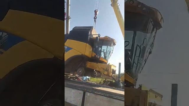 Погрузка комбайна в фуру 20т