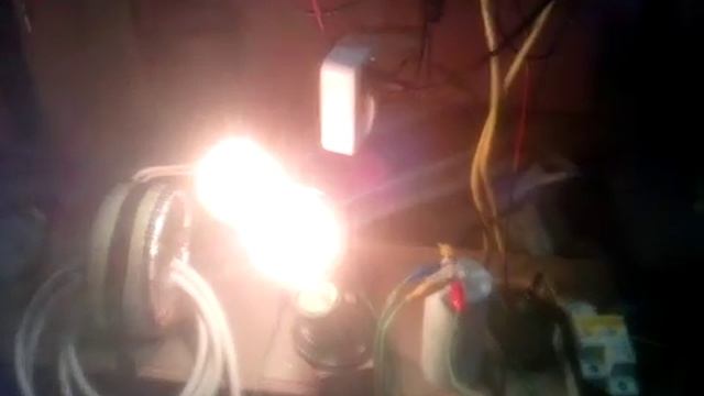 Резонансный трансформатор, запуск кз витком.