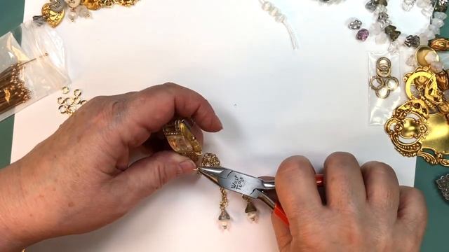 Make A Charm String Tassel With B'sue смотреть онлайн