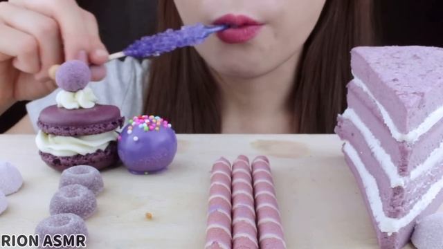 【ASMR】PURPLE DESSERTS💜 CRISPY BALL,ROCK CANDY,STICK COOKIE,POPCAKE MUKBANG 먹방 EATING SOUNDS смотреть онлайн