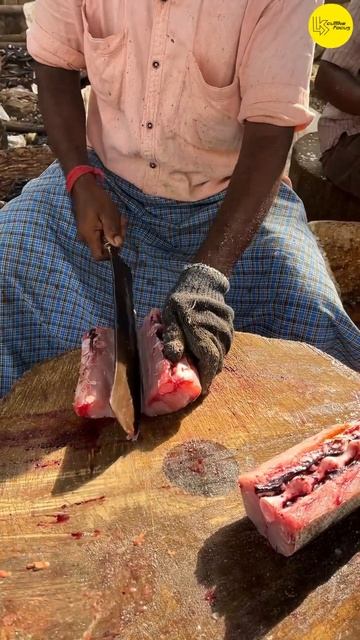 KASIMEDU BIG SHEELA BARRACUDA FISH CUTTING VIDEO #ytshorts #kasimedu #shorts #shortvideo #bigfish смотреть онлайн