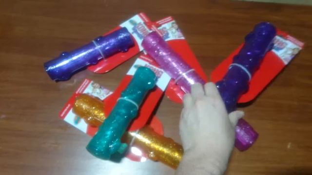 Kong Squeezz Crunchy Stick - Enticing Crunchy Sound! смотреть онлайн