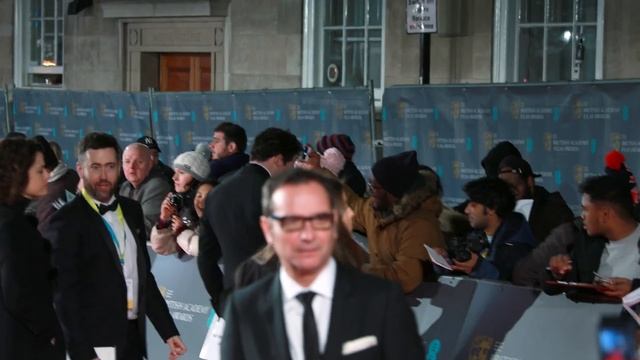Florence Pugh, Daniel Kaluuya, Josh O'Connor at BAFTAs red carpet for EE Rising Star Award смотреть онлайн