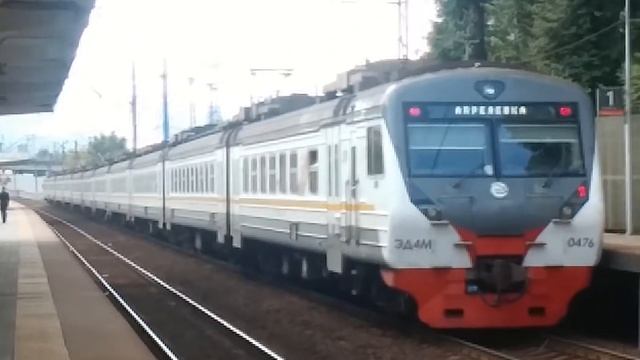 ЧМЭ3-3008 и ЭД4М-0476 ЦППК Перекраска Наше Подмосковье На станции Матвеевское смотреть онлайн