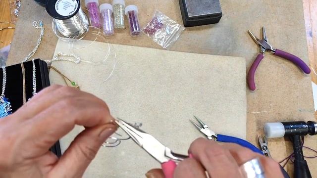 SEAHORSE PENDANT смотреть онлайн