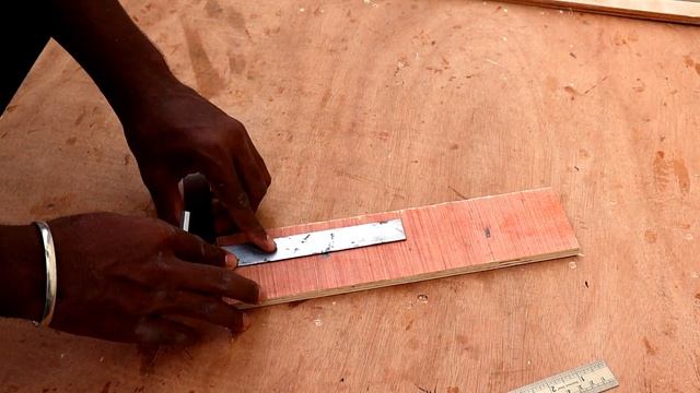 Jigsaw Straight cut Guide Diy | Jigsaw guide| DIY | GK's Wooden Workshop смотреть онлайн
