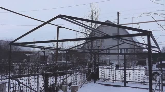 Самодельный гараж из труб как построить каркас из металлических профилей, конструкция и чертёж. смотреть онлайн