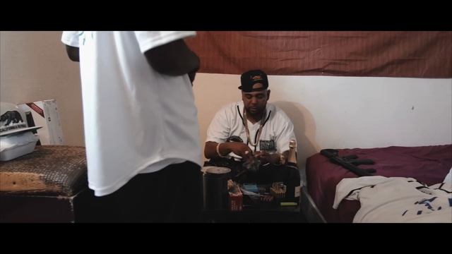 Hollywood Showoff - Pay Me (Official Music Video) prod. Ayoo Meco смотреть онлайн