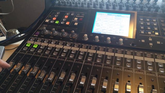 SoloInPlace & Stereo-Kanäle koppeln im TASCAM DM-24 (DM-3200) смотреть онлайн
