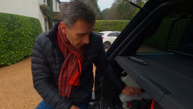 L322 Overland Build. Dual battery system, the frame, finally fitted. Part 5 смотреть онлайн