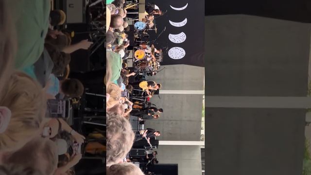 Vampire Weekend - Tonight (Feat Thomas Mars, Phoenix cover, Austin, 4/8/24, Eclipse Show) смотреть онлайн