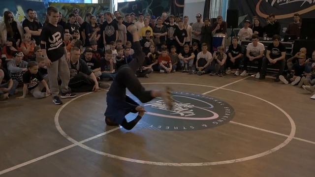 🌌 KIDS POWER MOVE BATTLE ↔ Pauk vs Race ↔ 1'8 ↔ COMBONATION X1 ↔ #bmvideo #combonationx1 смотреть онлайн