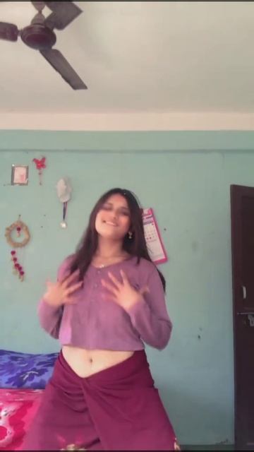 Young Girl Hot Dance смотреть онлайн