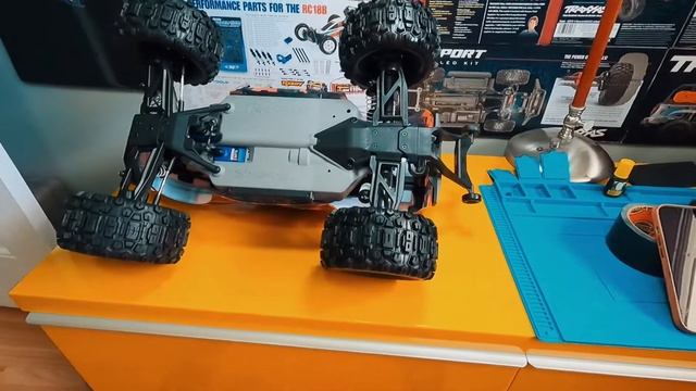 Traxxas Hoss or Maxx Hoss Unboxing смотреть онлайн