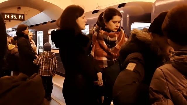Вагон салон свободный на станции Невский проспект смотреть онлайн