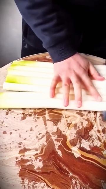 Teknik Dan Skill Memotong Daun Bawang Untuk Olahan Makanan #shorts смотреть онлайн