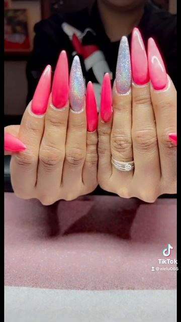 Uñas acrílicas XL stiletto rosa neon💗 смотреть онлайн