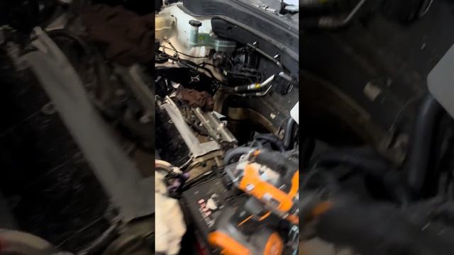 Kia Sorento V6-cylinder block thread Damage and re-slave back to standard смотреть онлайн