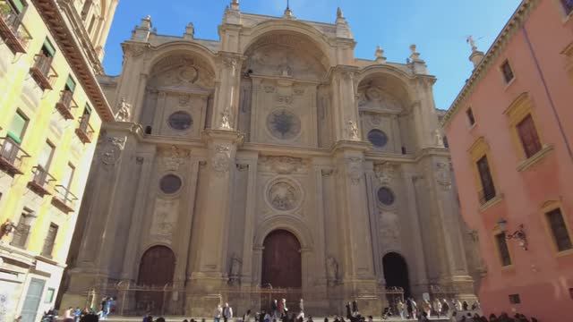 КУЛЬТУРНАЯ СТОЛИЦА ИСПАНИИ - ГРАНАДА, ИСПАНИЯ 🇪🇸 - Пешеходная экскурсия в формате 4K С подписями смотреть онлайн