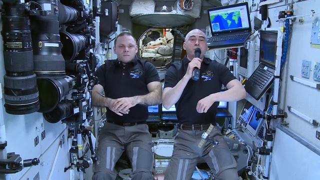 Видеоприветствие с борта Международной космической станции / День первокурсника МГУ 2020 смотреть онлайн