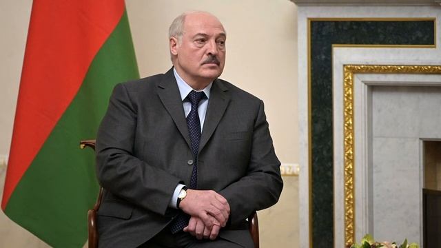 Лукашенко надел свой мерч смотреть онлайн