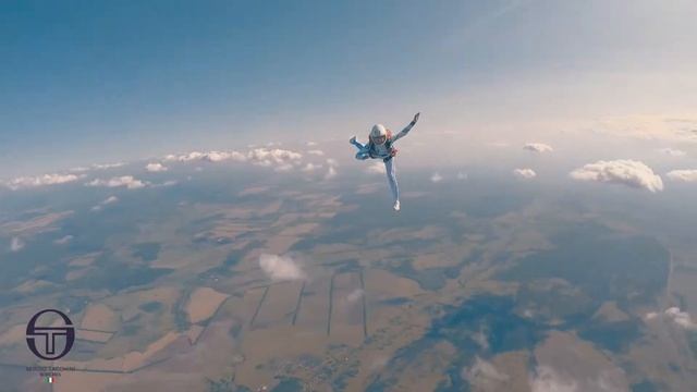 Sergio Tachinni Advertising video Skydiving смотреть онлайн