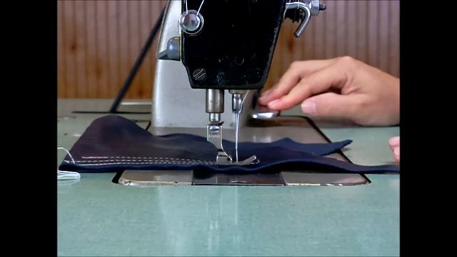 Pfaff 463 Industrial Sewing Machine With Table. Sews Leather, Upholstery, Webbing