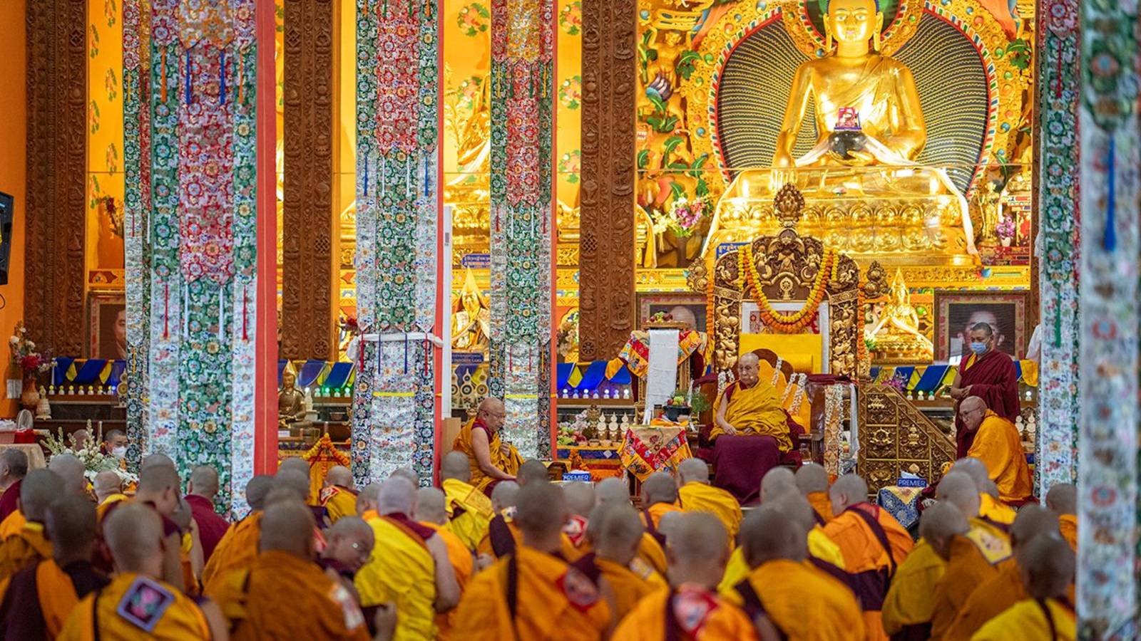 Далай-лама даровал обеты монахам монастырей Сера Дже и Дзонкар Чоде смотреть онлайн