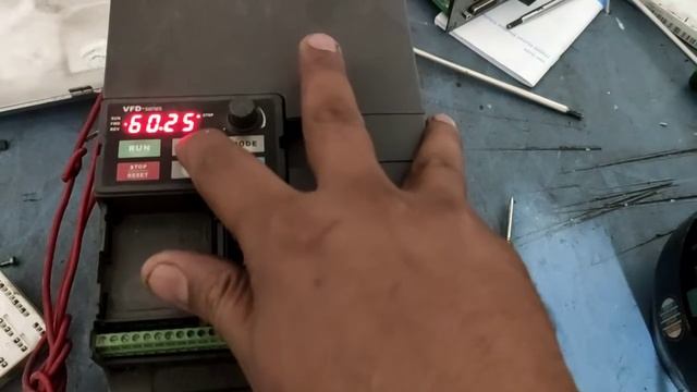 How to Increase Frequency in Delta Ac Drive || Fault Check || Factory Reset || Delta E series VFD | смотреть онлайн
