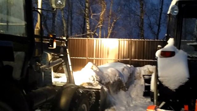 МТЗ 920 с погрузчиком универсал (вывоз снега) смотреть онлайн