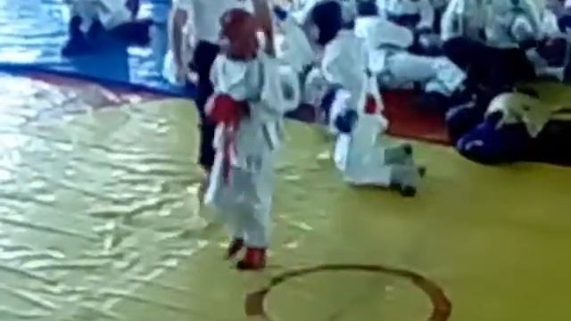 Армейский рукапашный бой Бобров Дмитрий в красном смотреть онлайн