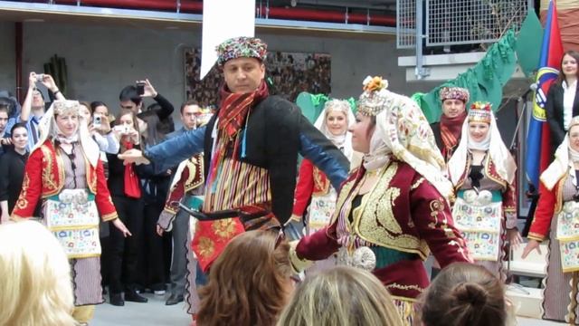 Ted Ankara Koleji 23 Nisan 2012 Öğretmenler Halk Oyunu :)