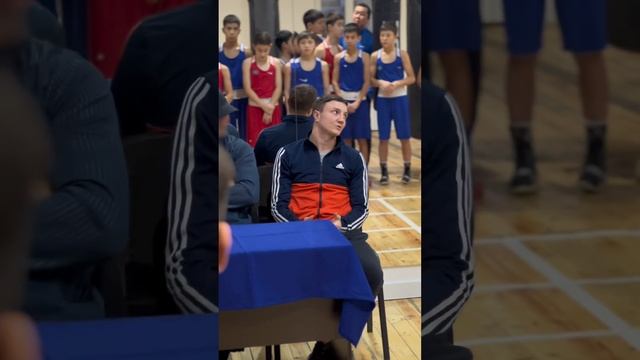 В Атырау мастера кожаных перчаток встретились с молодыми боксерами смотреть онлайн