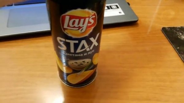 Lays STAX Сметана и лук