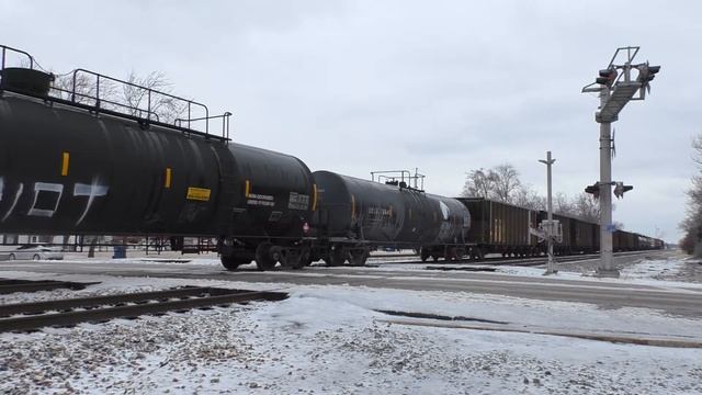 2/25/2022 - IC 1024 and BNSF 4334 lead CN A407 смотреть онлайн