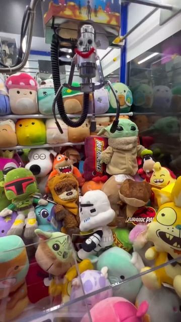 Baby Yoda TRAPPED Inside Claw Machine #shorts #clawmachine #arcade #starwars смотреть онлайн